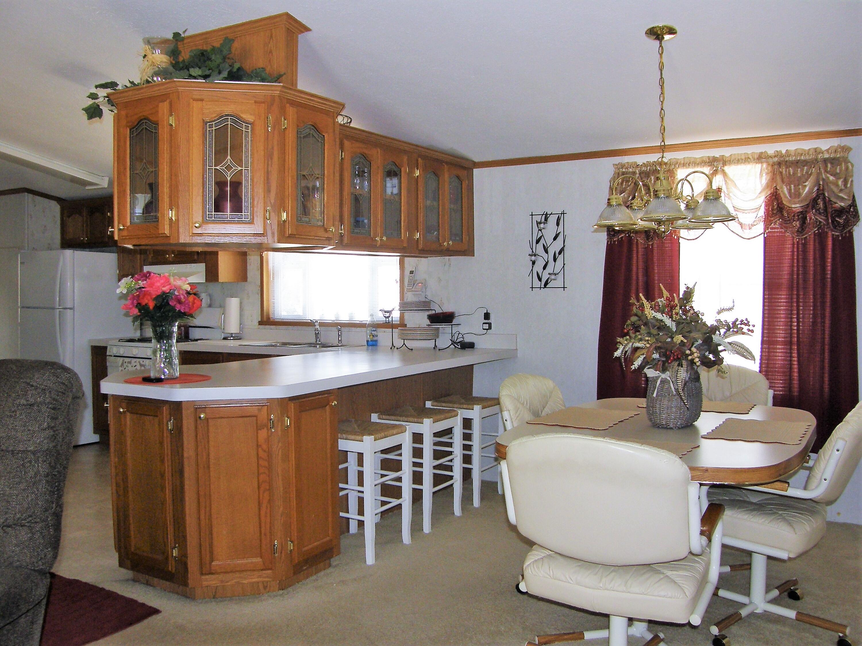 2006 Ontario Road, Unit 148 Niles, MI 49120 - Photo 14 of 47 148_14_DiningRmKitchen