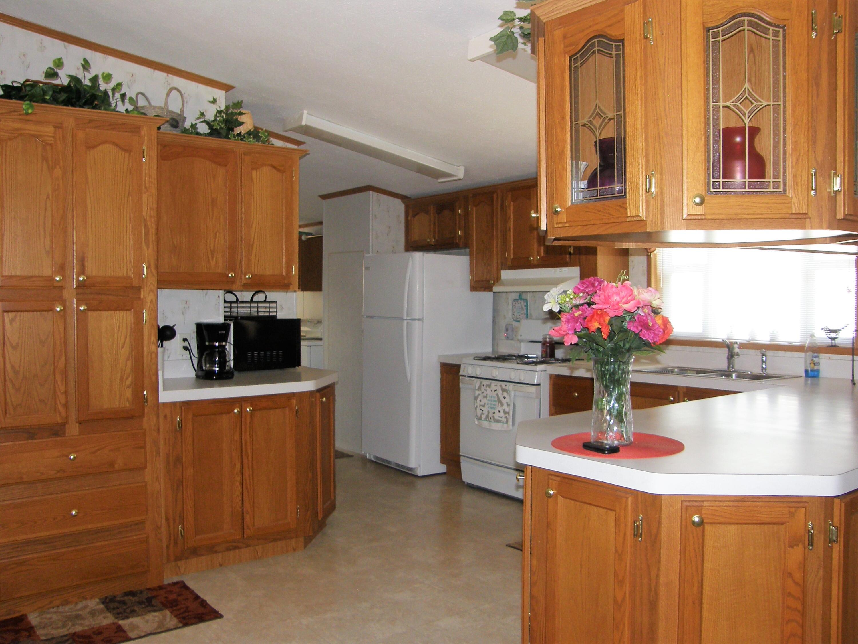 2006 Ontario Road, Unit 148 Niles, MI 49120 - Photo 18 of 47 148_18_Kitchen