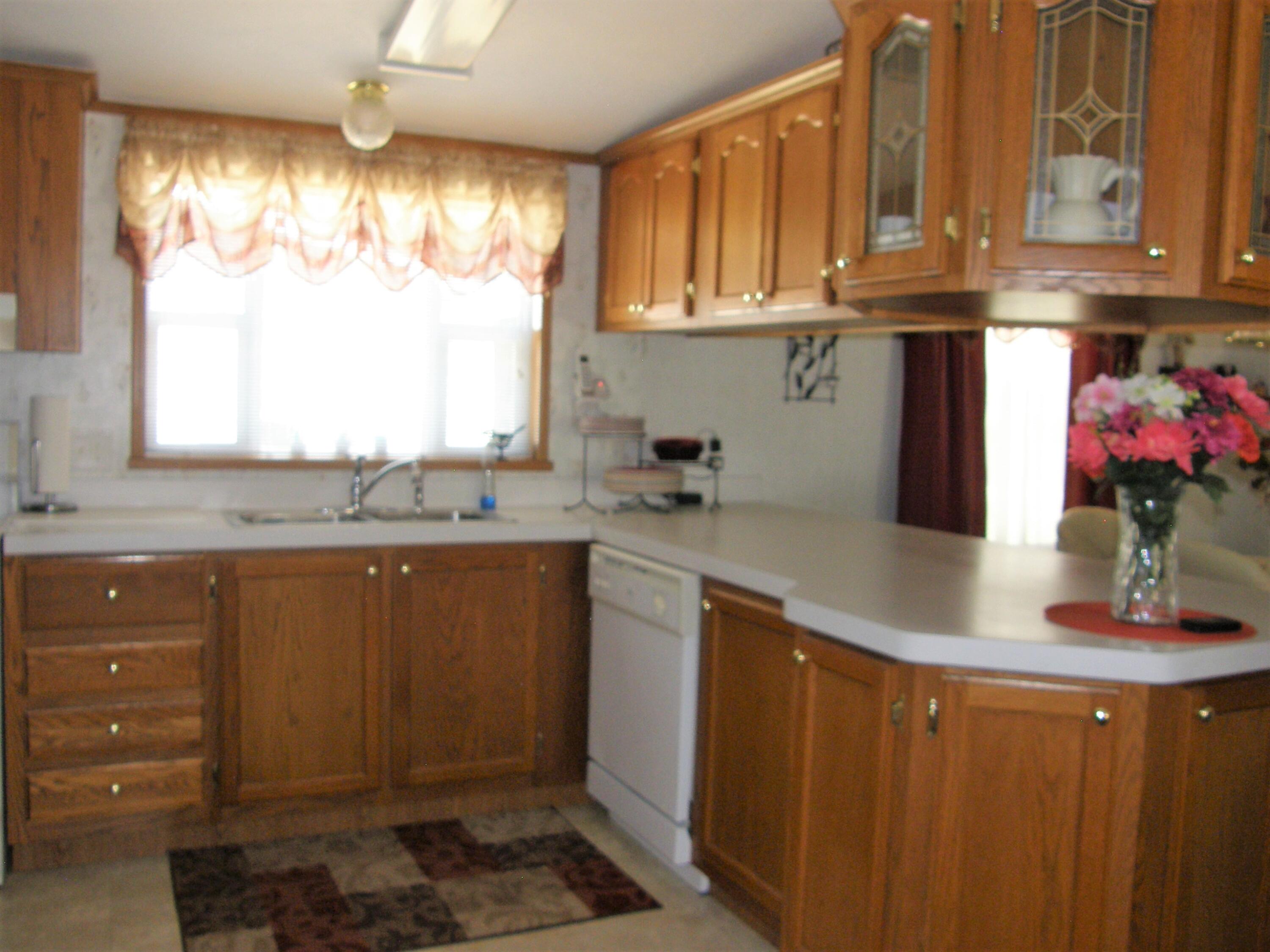 2006 Ontario Road, Unit 148 Niles, MI 49120 - Photo 22 of 47 148_22_Kitchen