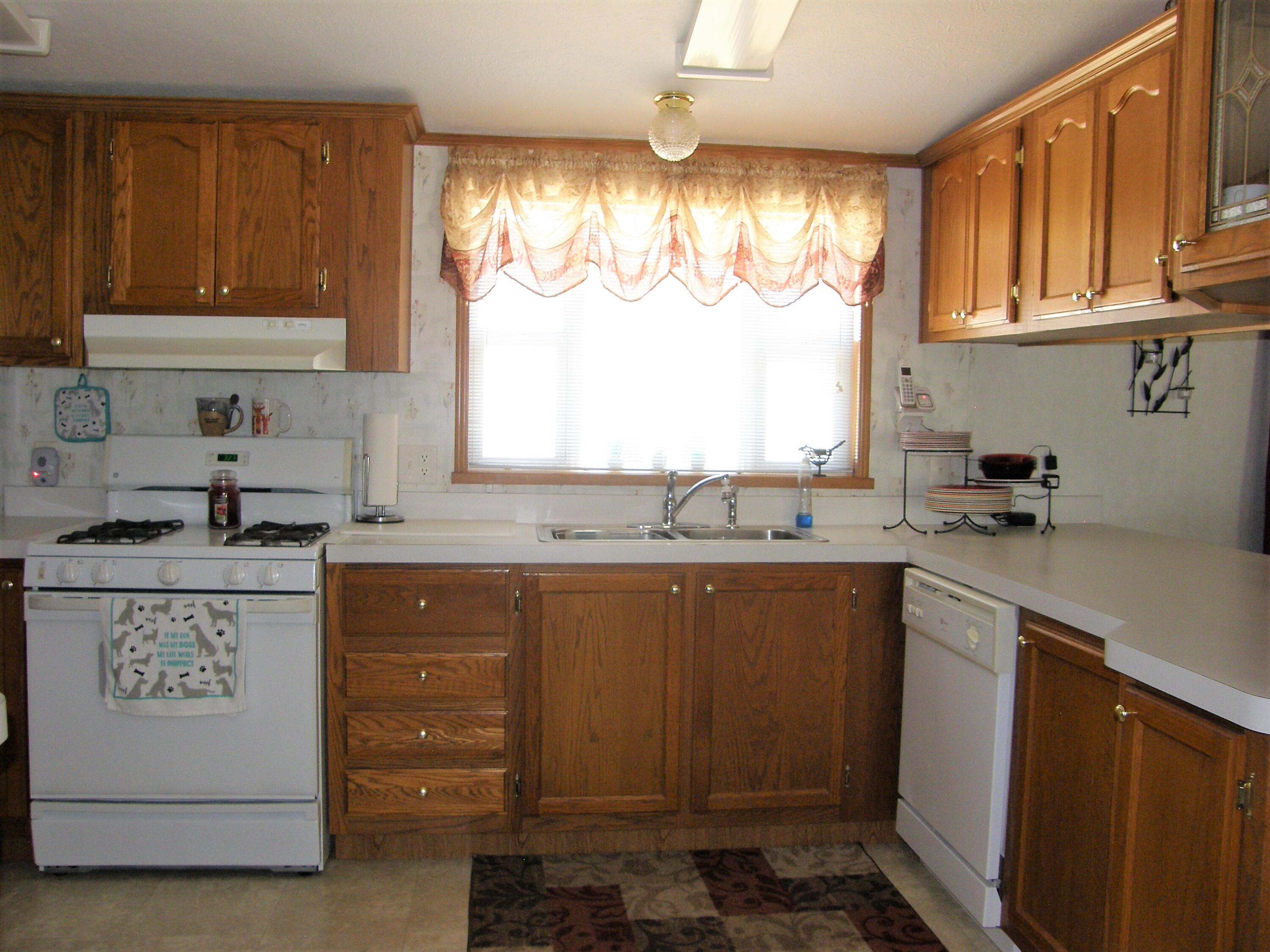 2006 Ontario Road, Unit 148 Niles, MI 49120 - Photo 23 of 47 148_23_Kitchen