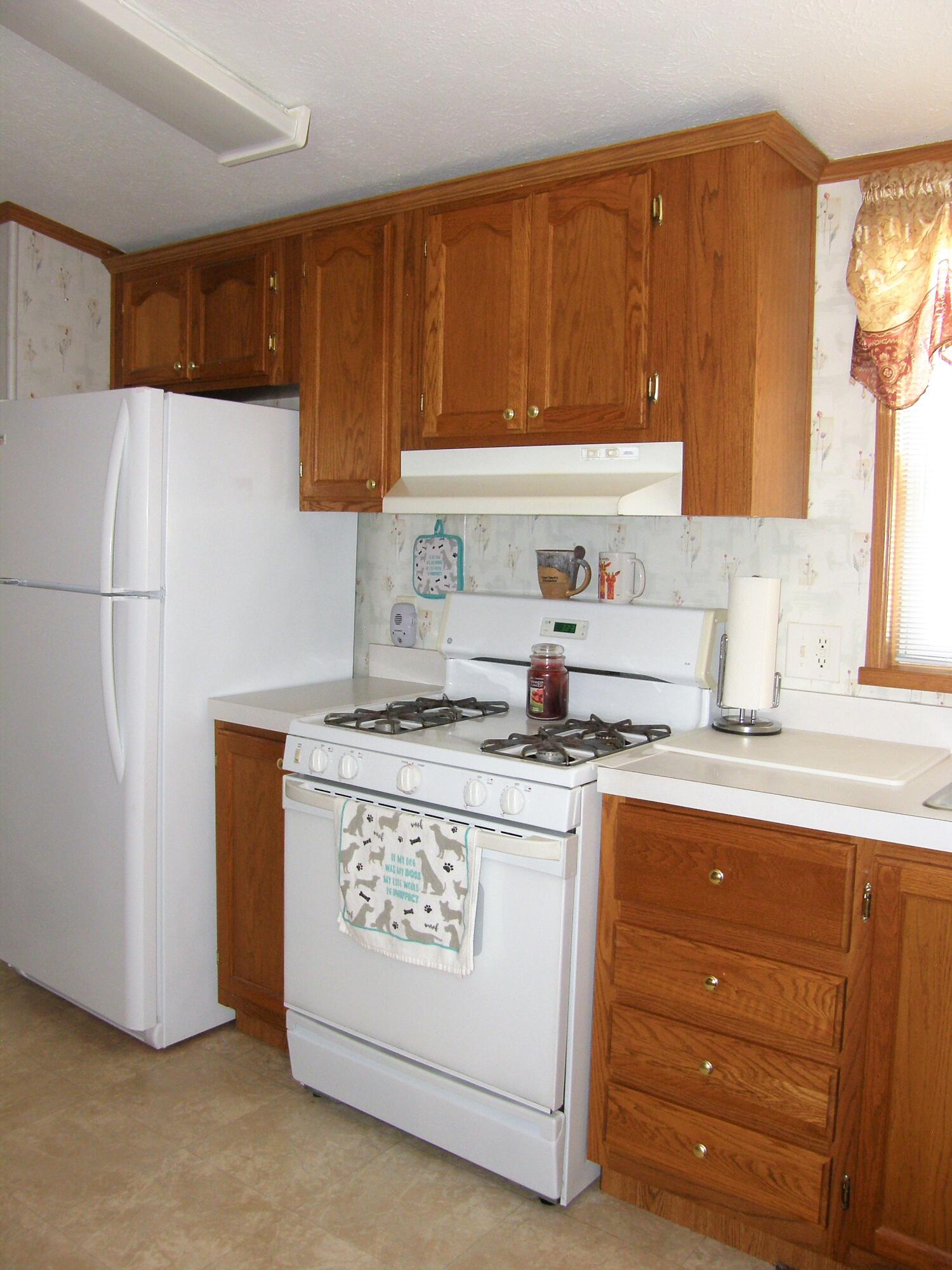 2006 Ontario Road, Unit 148 Niles, MI 49120 - Photo 24 of 47 148_24_Kitchen