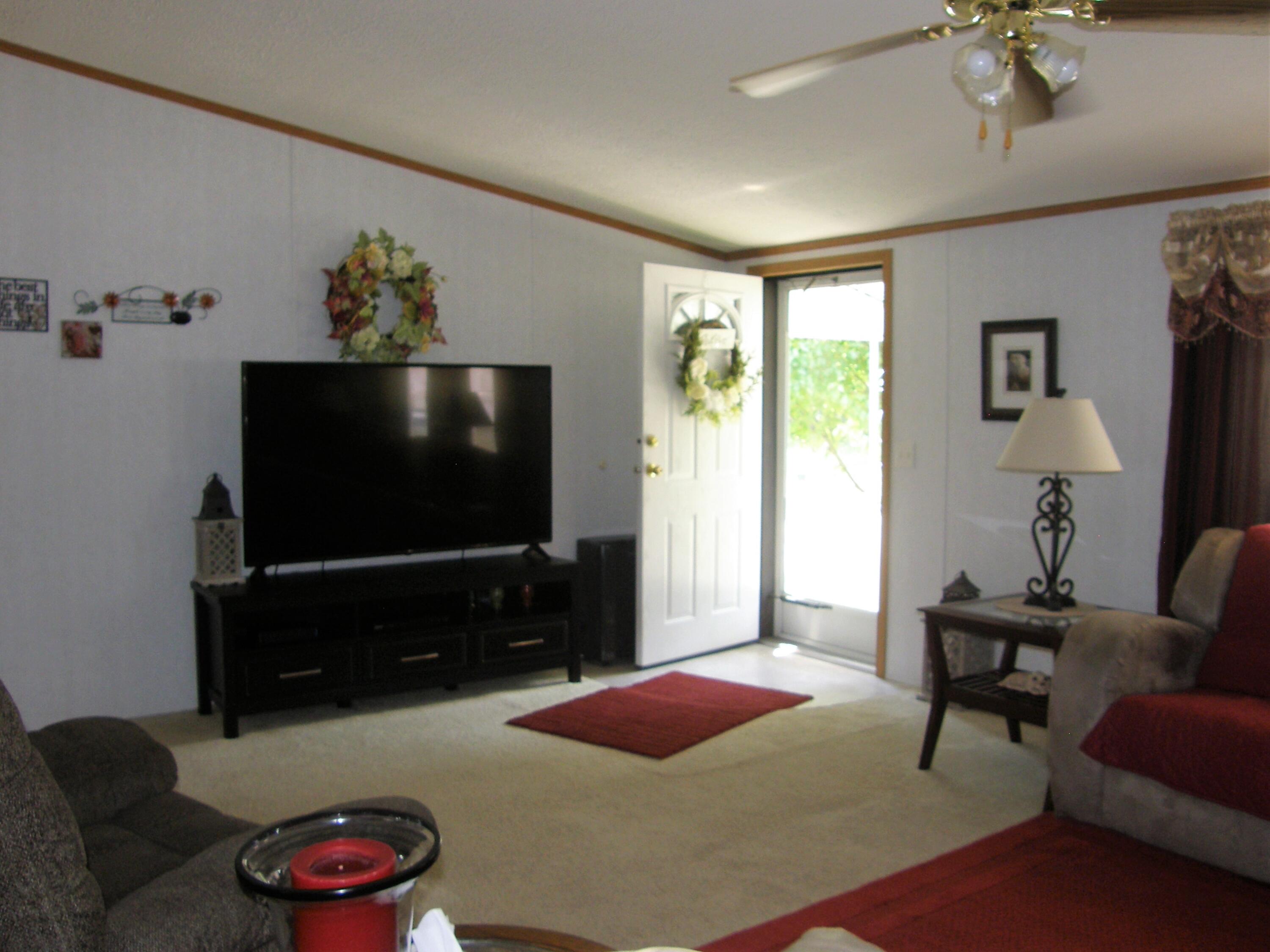 2006 Ontario Road, Unit 148 Niles, MI 49120 - Photo 8 of 47 148_8_LivingRm