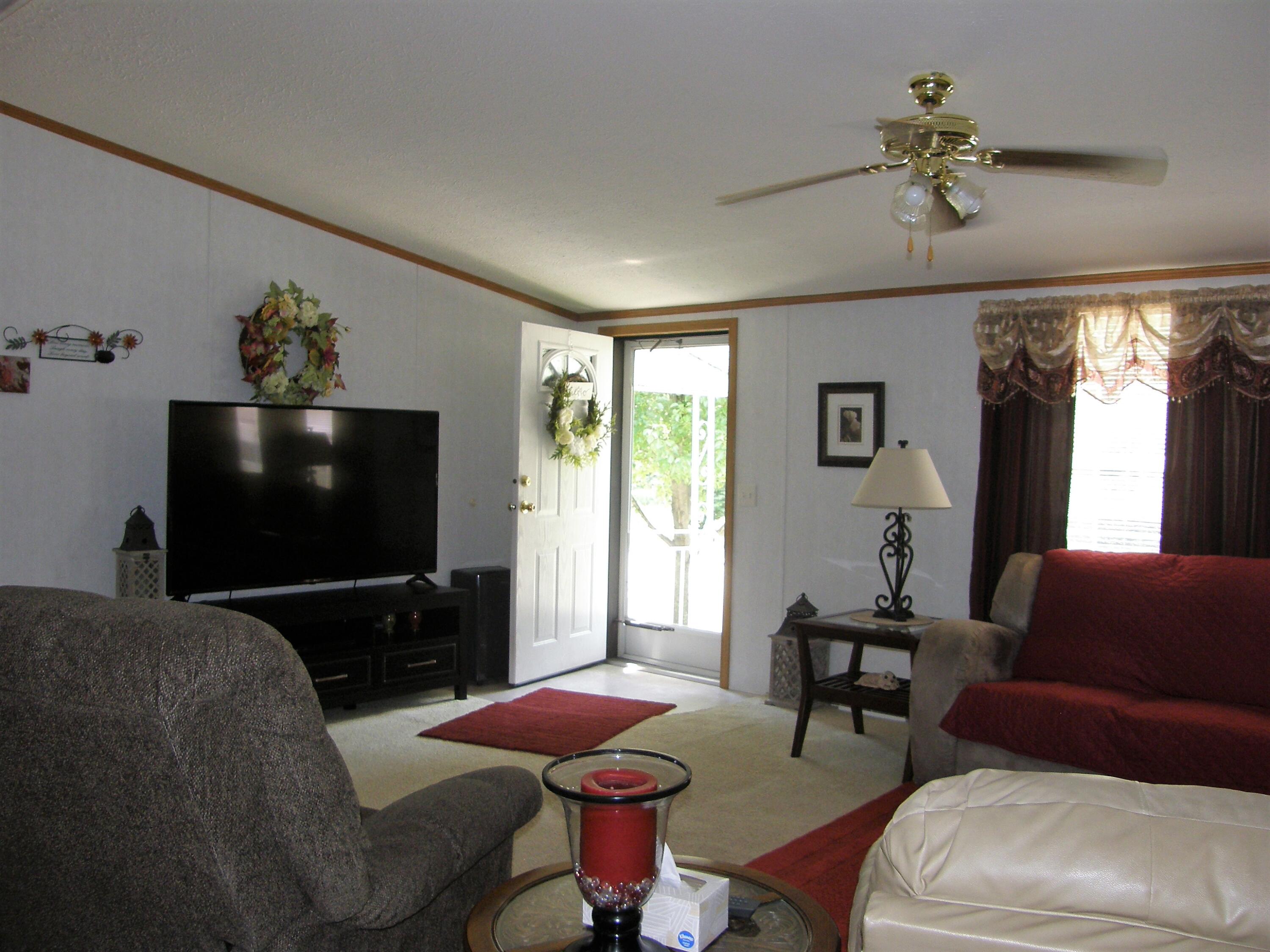 2006 Ontario Road, Unit 148 Niles, MI 49120 - Photo 9 of 47 148_9_LivingRm