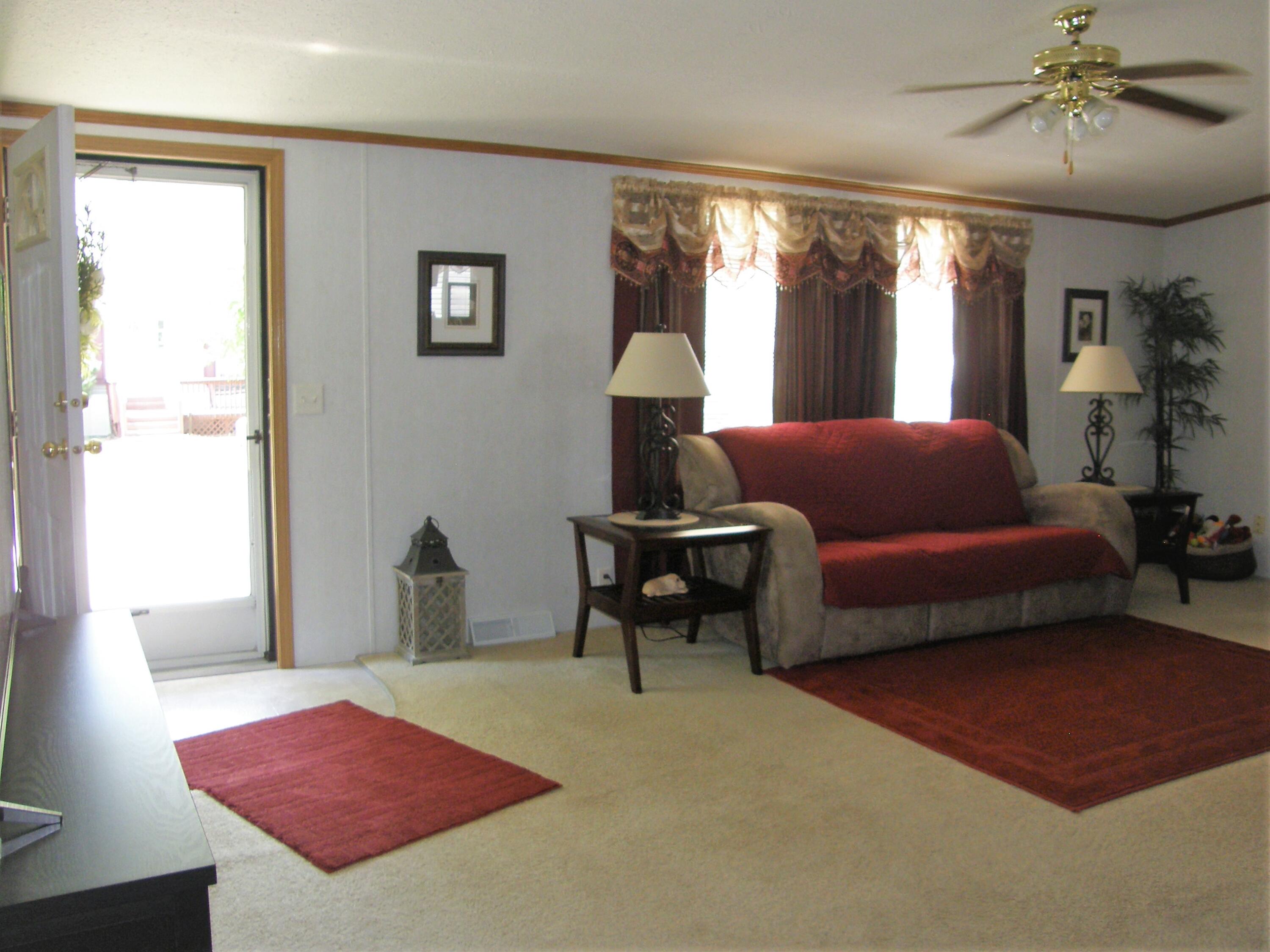 2006 Ontario Road, Unit 148 Niles, MI 49120 - Photo 10 of 47 148_10_LivingRm