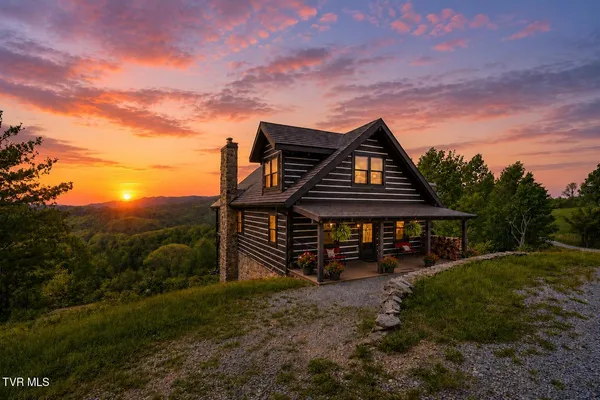 $959,000 | 308 Walnut Mountain Farm Loop, Roan Mountain, TN 37687