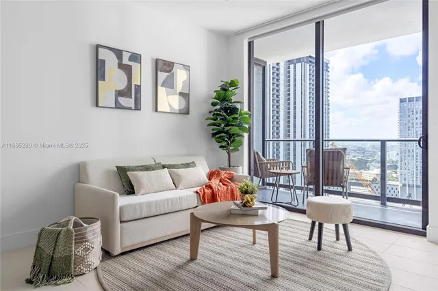 $4,500 | 159 Northeast 6th Street, Unit 2704, Miami, FL 33132