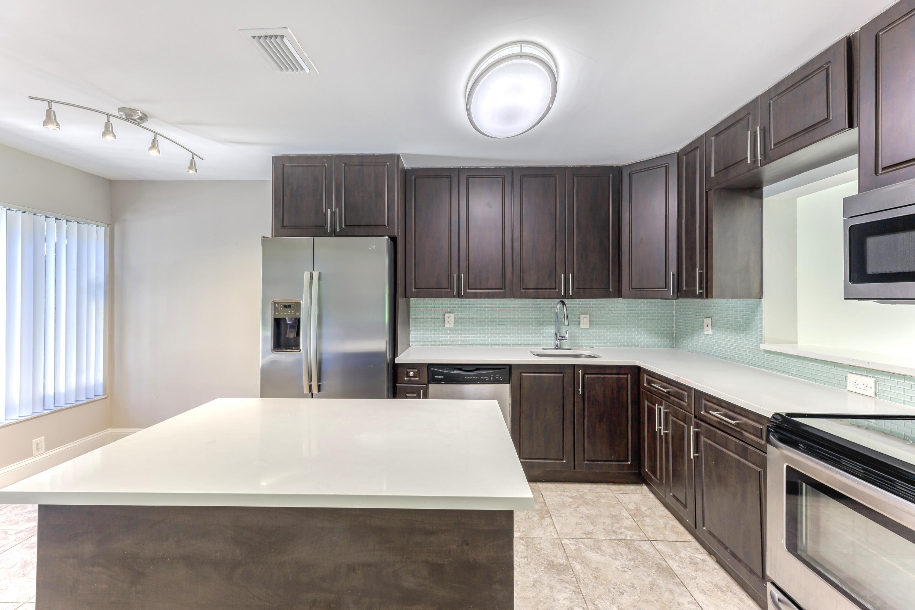 660 Coventry Street, Unit 3 Boca Raton, FL 33487 - Photo 9 of 35 mcevoy - 660 coventry-4