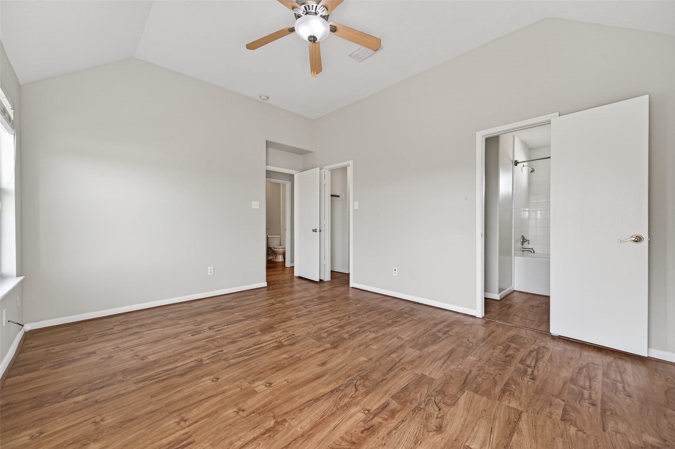 20347 Hunterclif Lane Katy, TX 77449 - Photo 23 of 39 Alternate view of the primary bedroom.