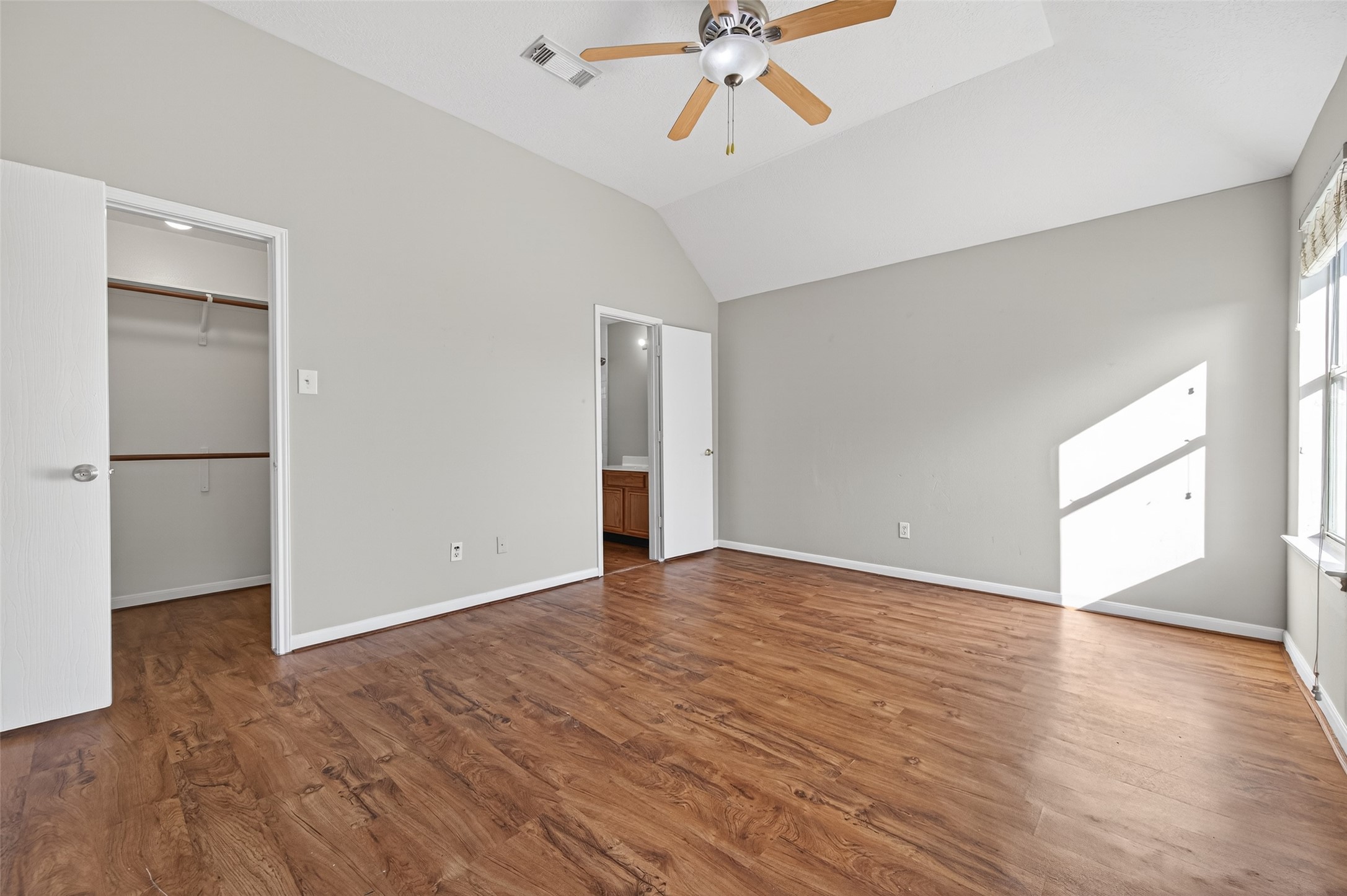 20347 Hunterclif Lane Katy, TX 77449 - Photo 24 of 39 Alternate view of the primary bedroom.