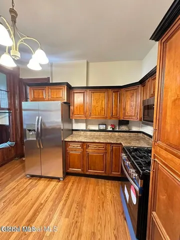 $1,650 | 2916 6th Avenue, Unit 1, Troy, NY 12180