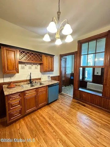 $1,650 | 2916 6th Avenue, Unit 1, Troy, NY 12180