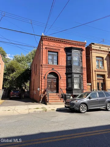 $1,650 | 2916 6th Avenue, Unit 1, Troy, NY 12180