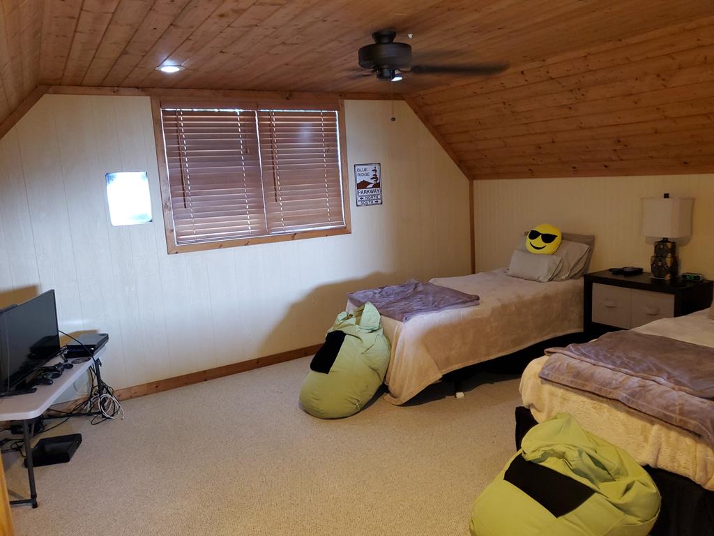 842 Rhododendron Road Hillsville, VA 24343 - Photo 21 of 26 Gallery Image 21