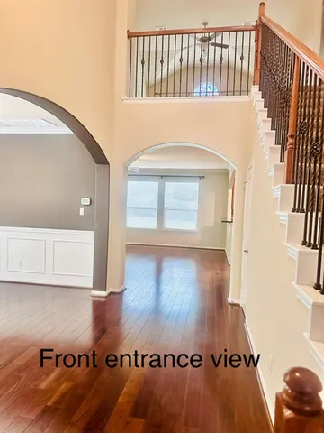 a view of livingroom with furniture
