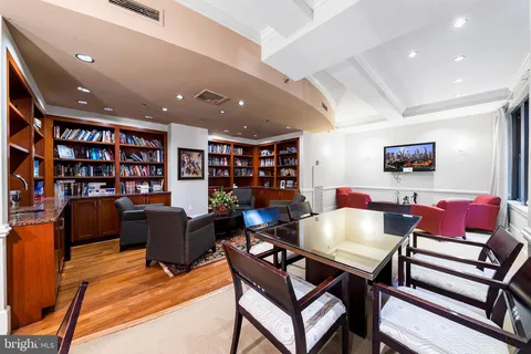 $2,650 | 1500 Chestnut Street, Unit 18F, Philadelphia, PA 19102