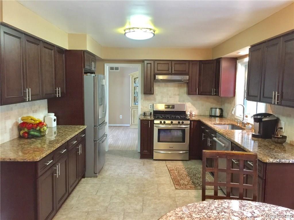 1609 Deerhurst Lane Rochester Hills, MI 48307 - Photo 19 of 38