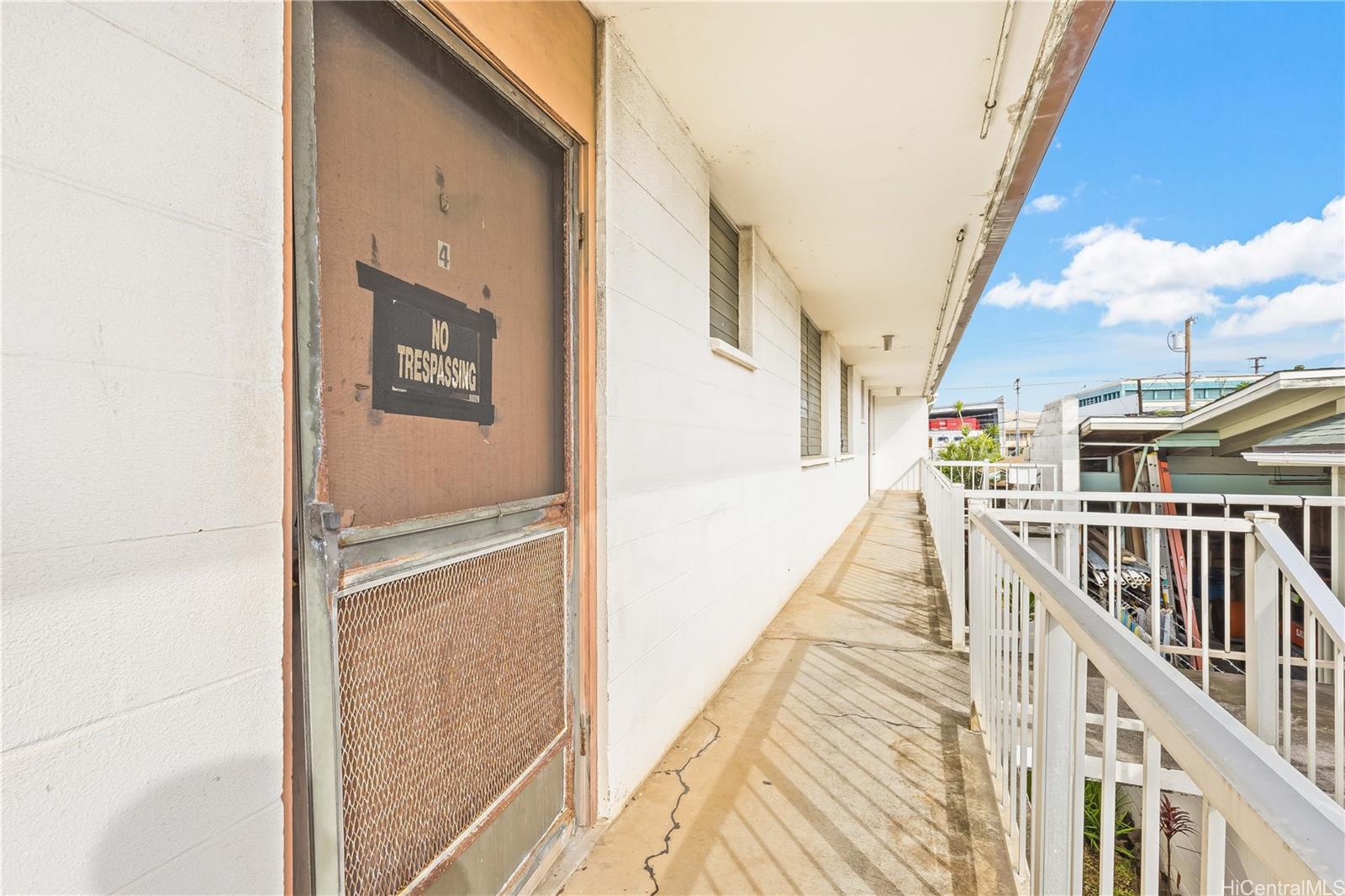 910 Factory Street Honolulu, HI 96819 - Photo 12 of 19 a view of entryway