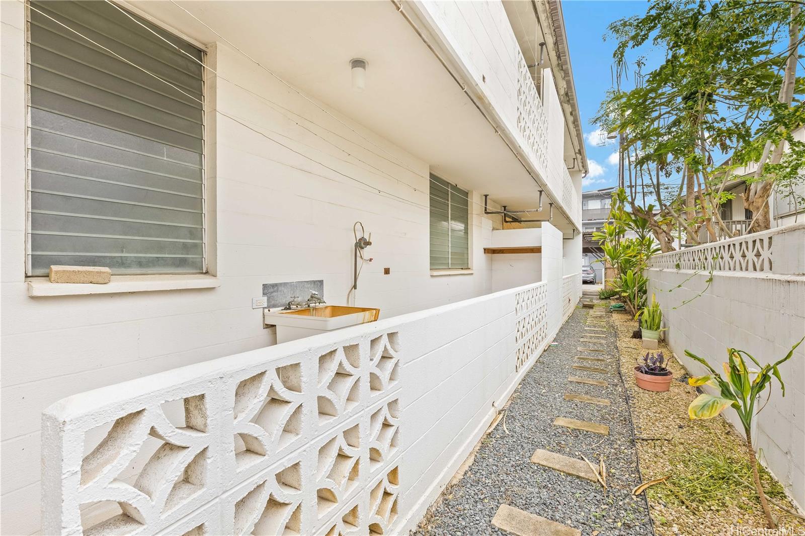 910 Factory Street Honolulu, HI 96819 - Photo 15 of 19