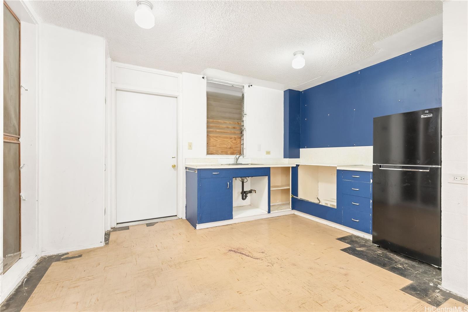 910 Factory Street Honolulu, HI 96819 - Photo 16 of 19 a kitchen with stainless steel appliances granite countertop a refrigerator a sink and a stove