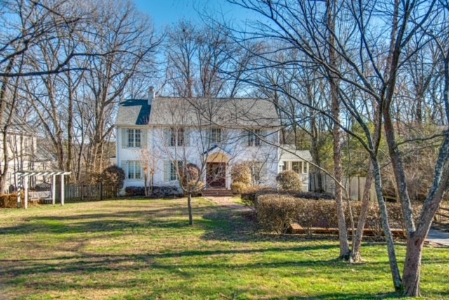 a view of a fountain in front of a house