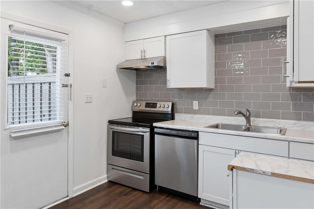 1235 Riverside Drive, Unit C8 Gainesville, GA 30501 - Photo 6 of 24 a kitchen with a sink stove and cabinets