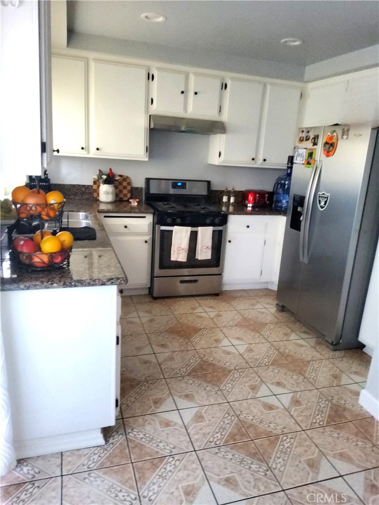 13540 Hubbard Street, Unit 10 Sylmar, CA 91342 - Photo 7 of 17