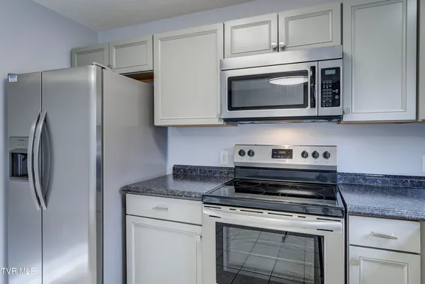 $1,700 | 220 Amanda Lane, Unit 1, Bristol, TN 37620