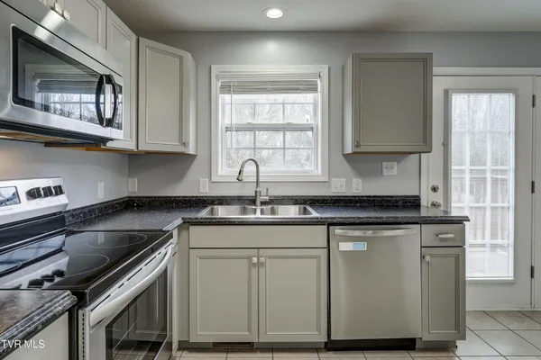 $1,700 | 220 Amanda Lane, Unit 1, Bristol, TN 37620