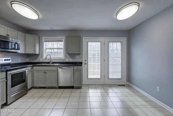 $1,700 | 220 Amanda Lane, Unit 1, Bristol, TN 37620