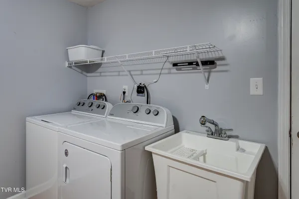 $1,700 | 220 Amanda Lane, Unit 1, Bristol, TN 37620