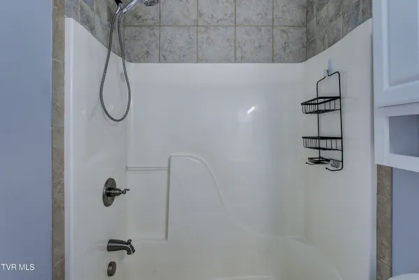 $1,700 | 220 Amanda Lane, Unit 1, Bristol, TN 37620