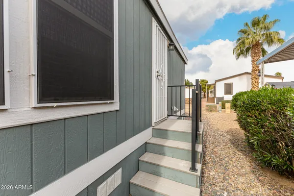 a view of entryway with a front door
