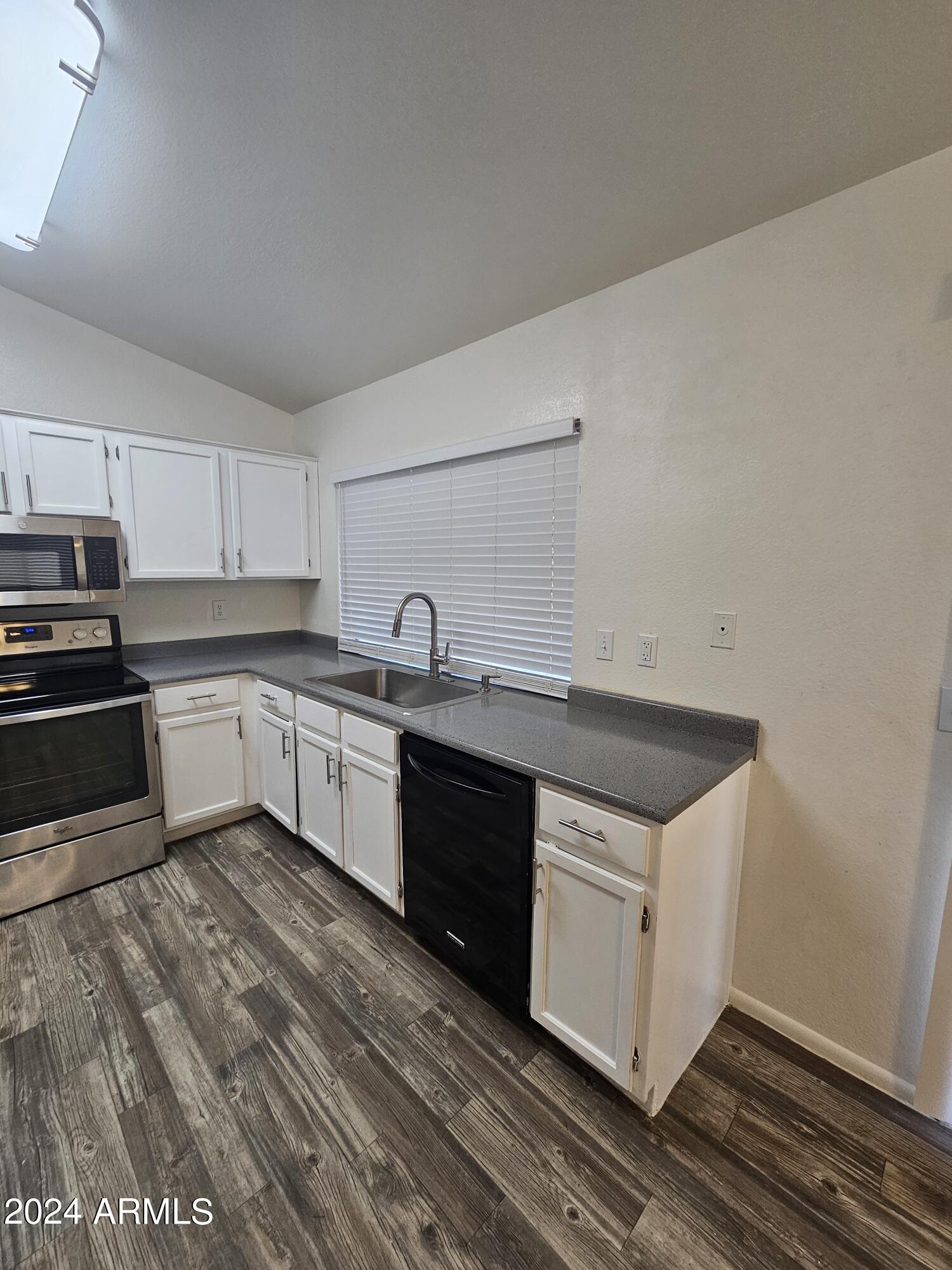 1743 East Carter Road Phoenix, AZ 85042 - Photo 11 of 25 Kitchen4