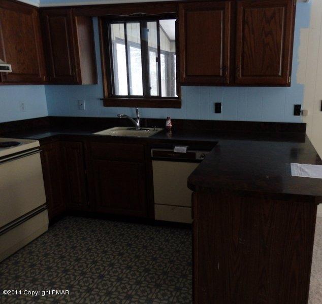 4 Evergreen Road Pocono Pines, PA 18350 - Photo 5 of 15 Kitchen