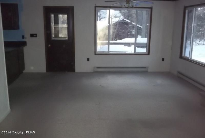 4 Evergreen Road Pocono Pines, PA 18350 - Photo 7 of 15 Dining area