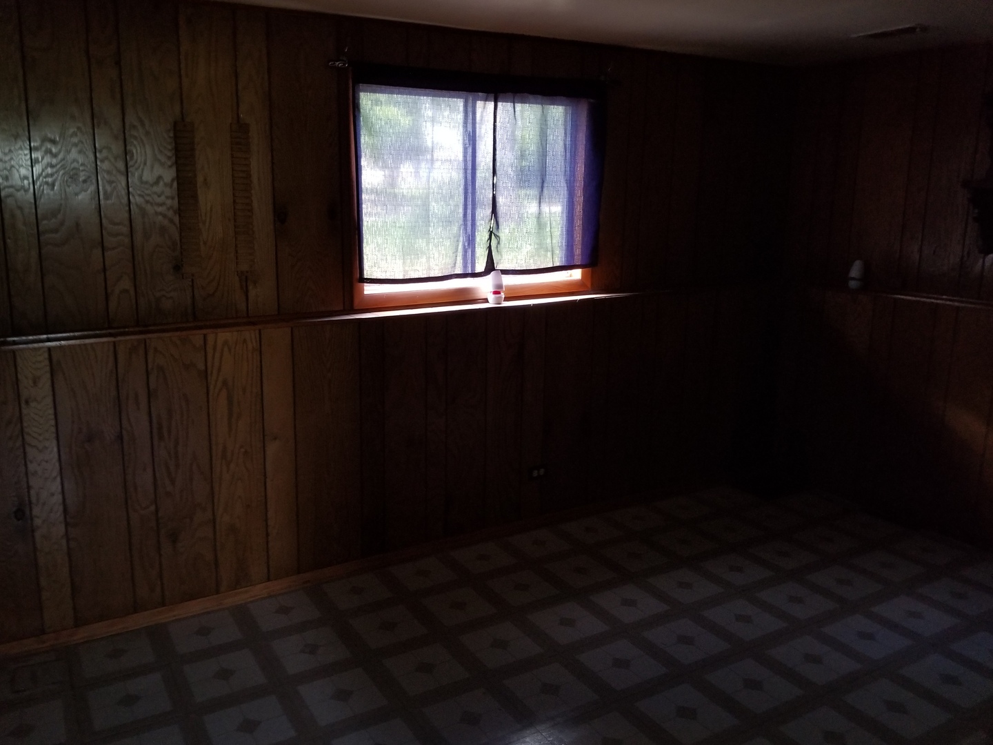547 North Ridgemoor Avenue Mundelein, IL 60060 - Photo 11 of 19 a view of an empty room with a window