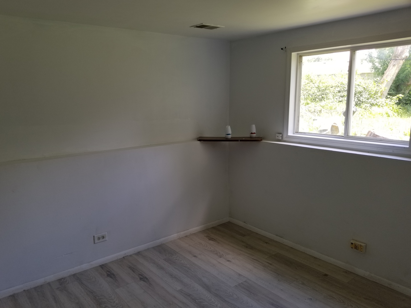 547 North Ridgemoor Avenue Mundelein, IL 60060 - Photo 12 of 19 a view of a small space with wooden floor and a window