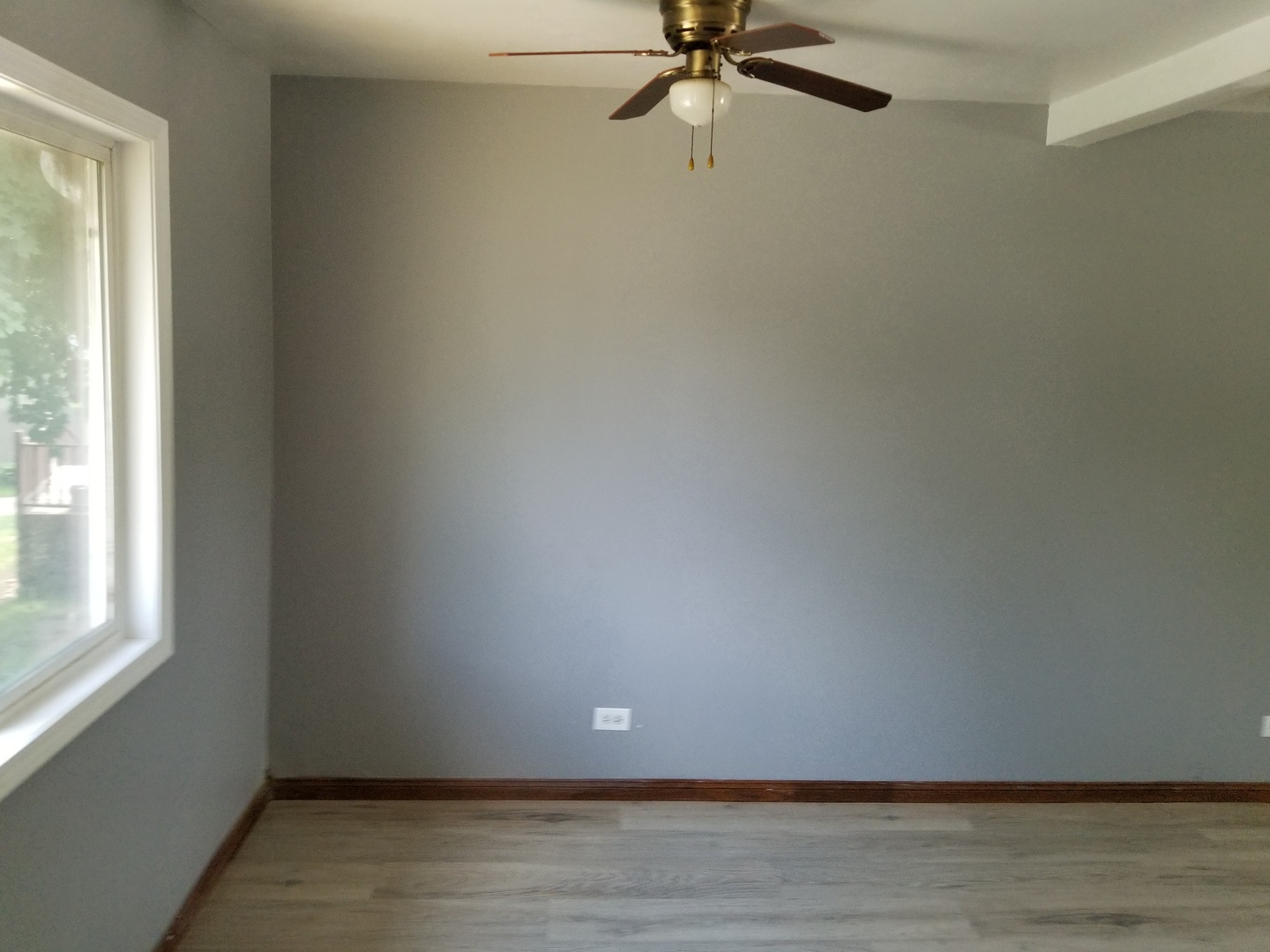 547 North Ridgemoor Avenue Mundelein, IL 60060 - Photo 5 of 19 a view of a room with wooden floor and fan