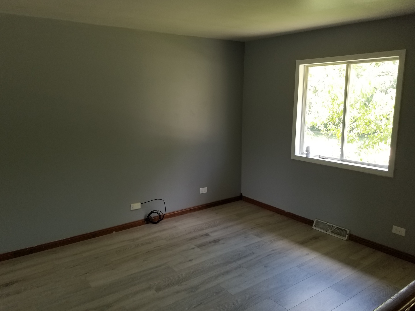 547 North Ridgemoor Avenue Mundelein, IL 60060 - Photo 6 of 19 an empty room with wooden floor and windows