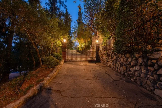 $2,988,000 | 1535 Royal Boulevard, Glendale, CA 91207