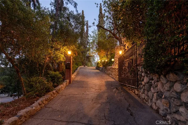 $2,988,000 | 1535 Royal Boulevard, Glendale, CA 91207