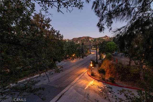 $2,988,000 | 1535 Royal Boulevard, Glendale, CA 91207