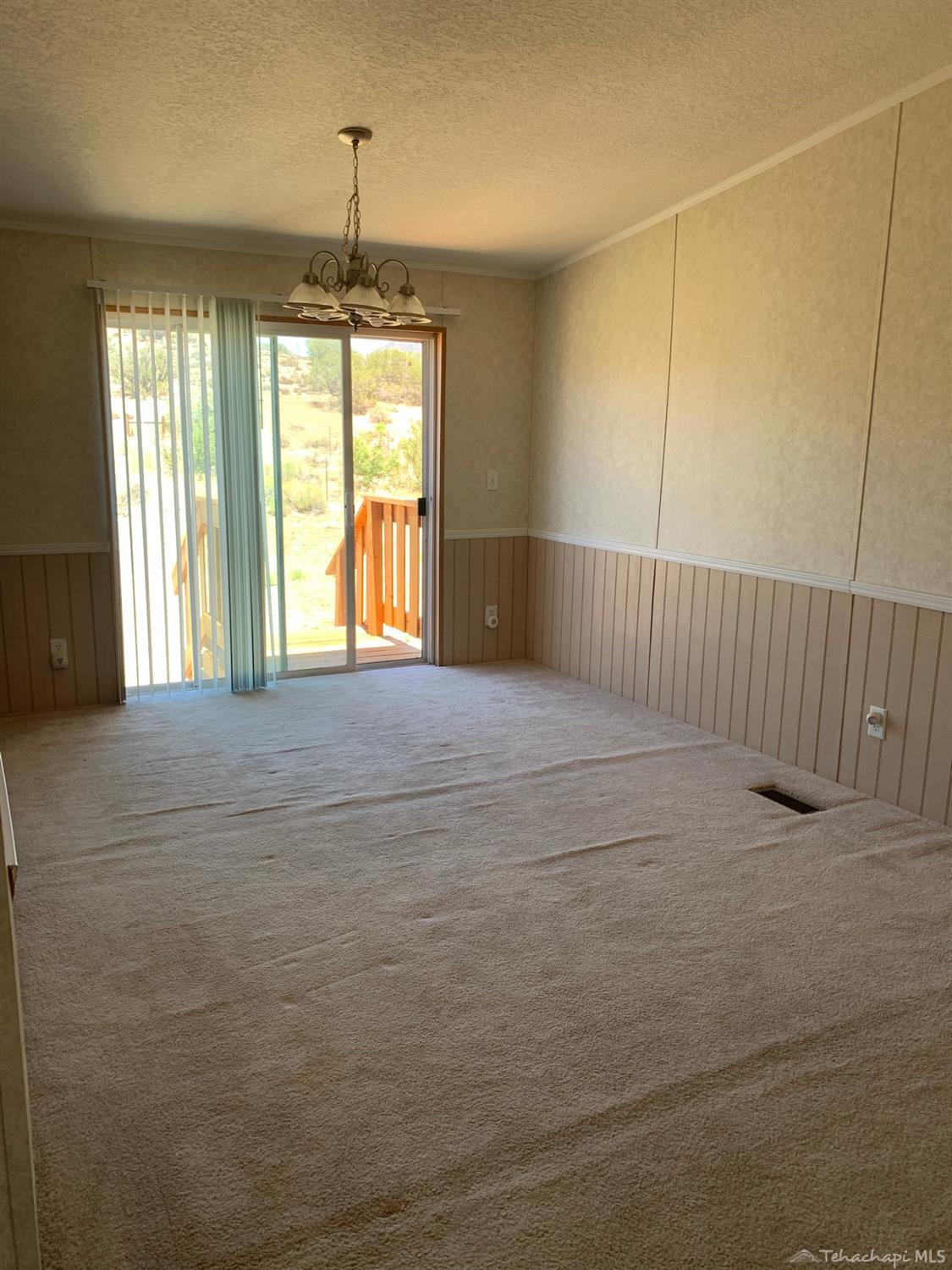 24401 Roper Street Tehachapi, CA 93561 - Photo 35 of 40 dining room
