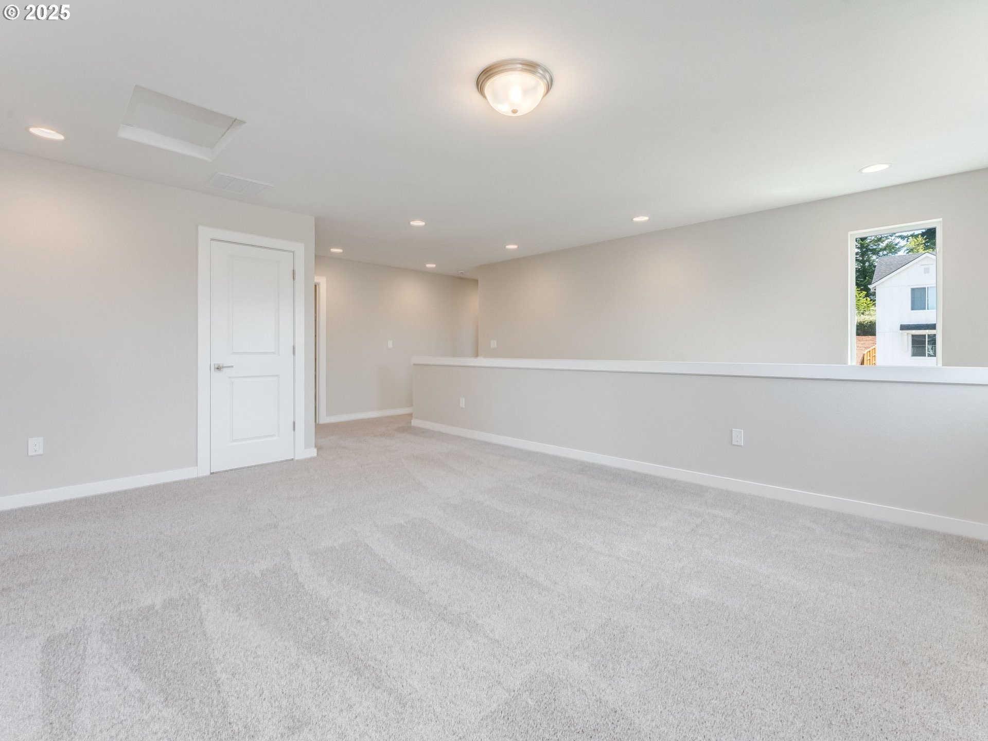 2111 Northeast Ridge Run Lane Estacada, OR 97023 - Photo 40 of 45 an empty room with window