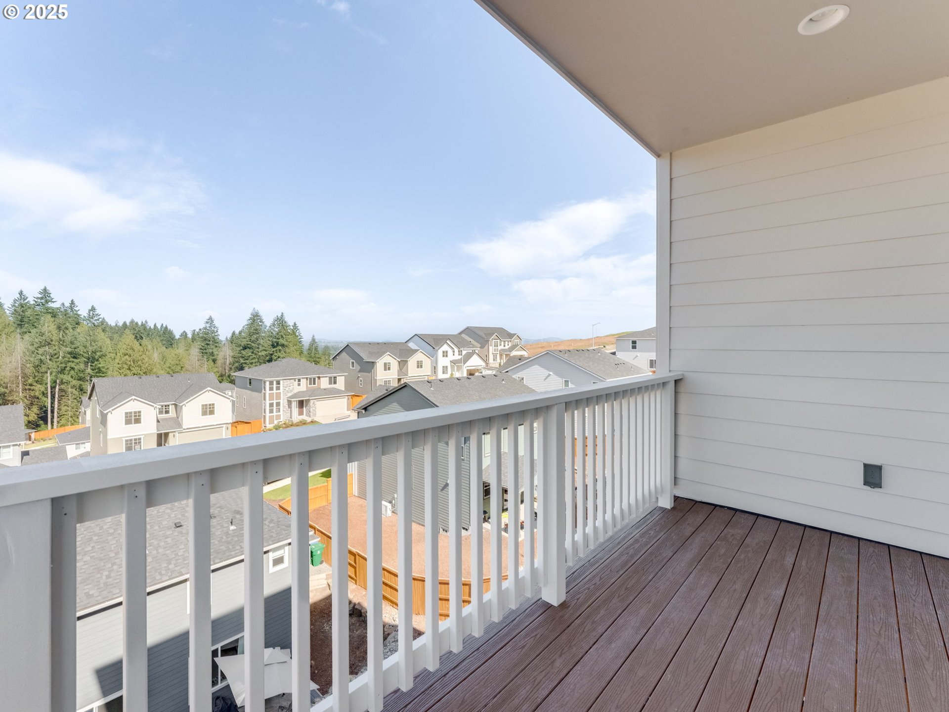 2111 Northeast Ridge Run Lane Estacada, OR 97023 - Photo 45 of 45 a view of city from a balcony