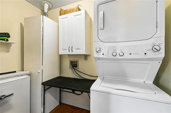 $345,000 | 208 Carrollton Avenue, Metairie, LA 70005