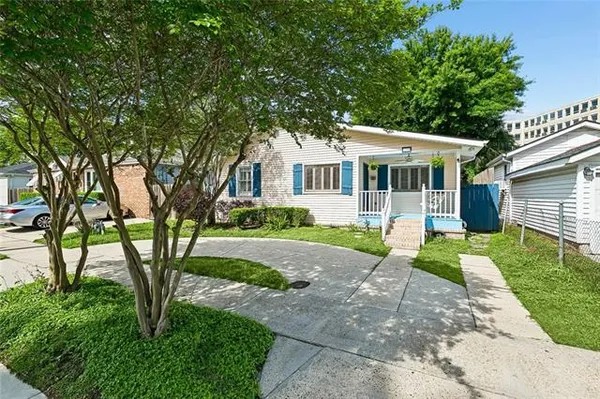 $345,000 | 208 Carrollton Avenue, Metairie, LA 70005