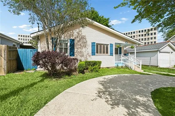 $345,000 | 208 Carrollton Avenue, Metairie, LA 70005