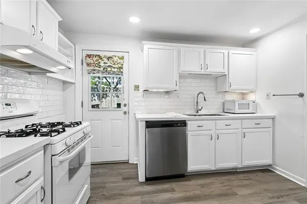 $345,000 | 208 Carrollton Avenue, Metairie, LA 70005
