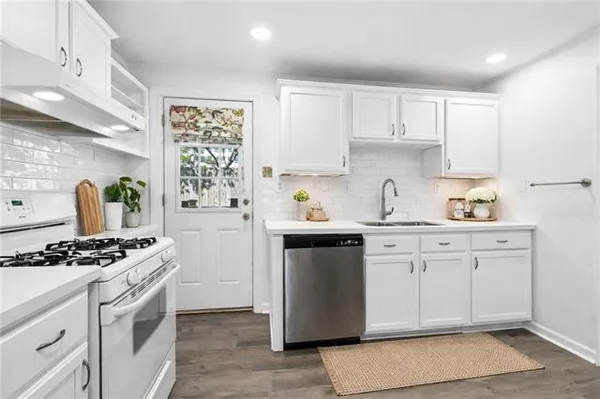 $345,000 | 208 Carrollton Avenue, Metairie, LA 70005